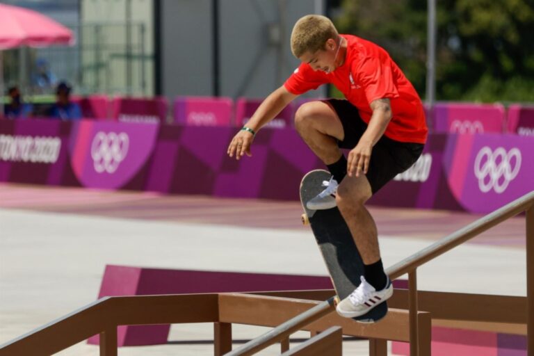 Ángelo Caro hace historia en Tokio y se ubica entre los 5 mejores del skateboarding