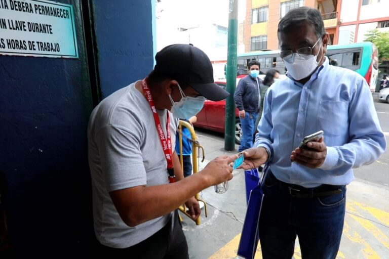 RECOMIENDAN QUE SOLO UNA PERSONA REALICE LAS COMPRAS NAVIDEÑAS