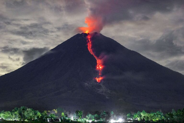 NO HAY PERUANOS AFECTADOS POR ERUPCIÓN VOLCÁNICA EN INDONESIA