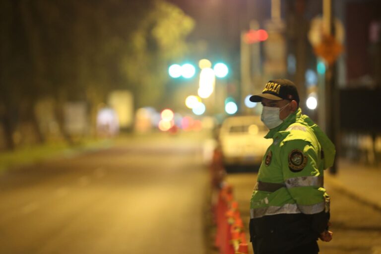 TOQUE DE QUEDA EN LIMA Y CALLAO Y PROVINCIAS CON NIVEL ALTO DESDE LA MEDIANOCHE