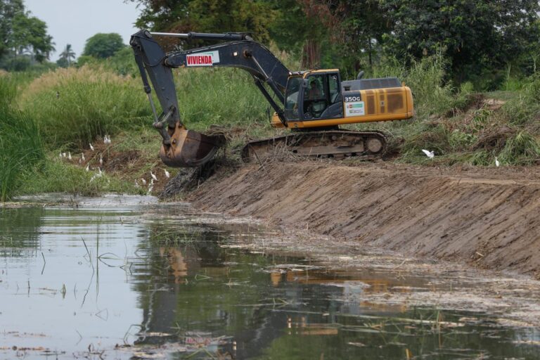 SAN MARTÍN: MINISTERIO DE VIVIENDA REALIZA TRABAJOS DE DESCOLMATACIÓN EN EL RÍO YURACYACU