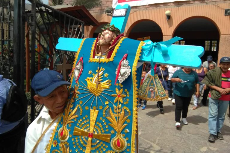 FIESTA DE LAS CRUCES: ASÍ SE FESTEJA CON FERVOR Y SINCRETISMO CULTURAL EN LAS REGIONES