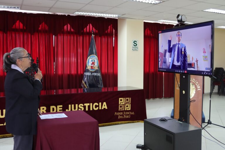 PRESIDENTE DE LA CORTE TOMÓ JURAMENTO A MAGISTRADOS PROMOVIDOS EN EL DISTRITO JUDICIAL DE LAMBAYEQUE