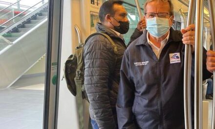 Lucho Molina, candidato de Avanza País a la alcaldía de Lima subió al Tren Eléctrico y escuchó preocupación de los pasajeros