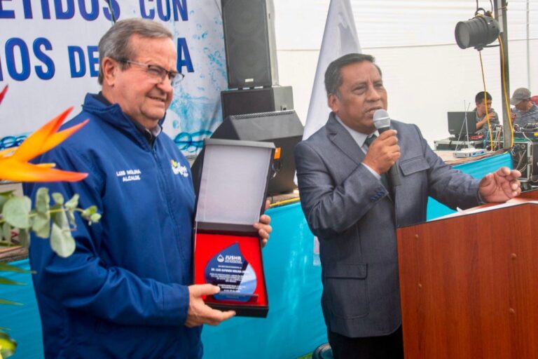 REGANTES DEL SECTOR HIDRÁULICO RÍMAC DISTINGUIERON A LUCHO MOLINA