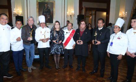 PEDRO CASTILLO SUSCRIBE DECRETO PARA CELEBRAR LA SEMANA DE LA GASTRONOMÍA PERUANA EN SETIEMBRE