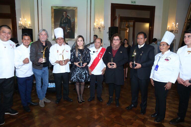 PEDRO CASTILLO SUSCRIBE DECRETO PARA CELEBRAR LA SEMANA DE LA GASTRONOMÍA PERUANA EN SETIEMBRE