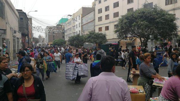 Ventas en Mesa Redonda se reducen drásticamente por protestas en Lima