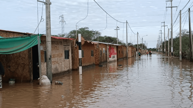 LAMBAYEQUE: PIDEN HELICÓPTERO PARA RESCATAR A UNA FAMILIA AISLADA EN CHOCHOR