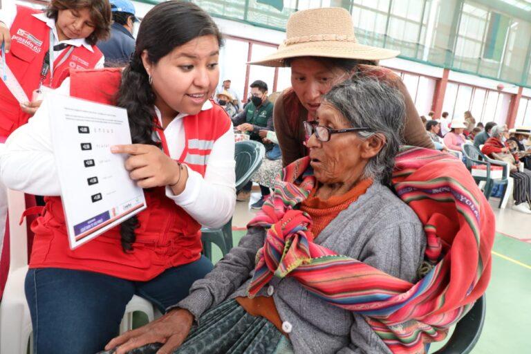 AREQUIPA: MIDIS ENTREGÓ LENTES A 500 ADULTOS MAYORES CON DIFICULTADES PARA LEER