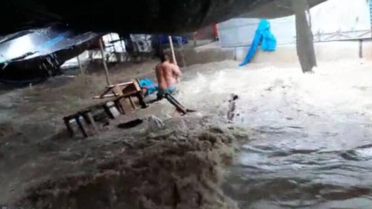 Piura: lluvias intensas arrasan con 30 puestos del mercadillo de Bellavista por el canal Sullana