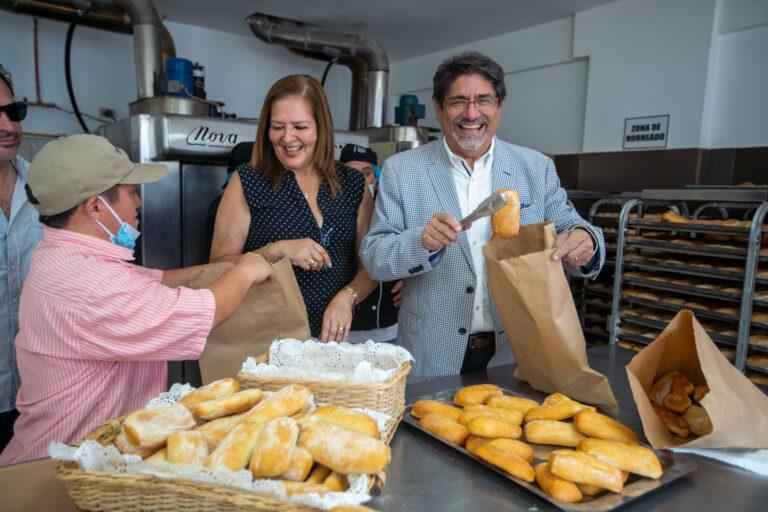 COMUNA DE MIRAFLORES REABRIÓ AL PÚBLICO LA PANADERÍA MUNICIPAL DE SANTA CRUZ