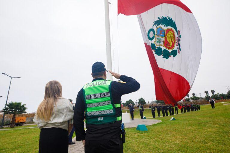 San Isidro realizó sesión solemne e izamiento de bandera con motivo de Fiestas Patrias