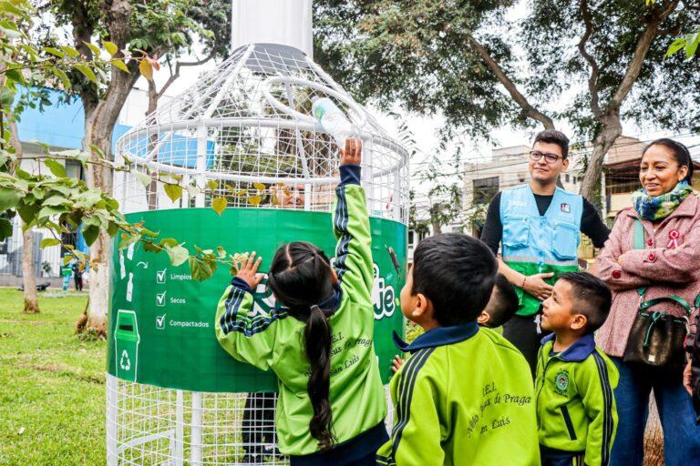 Municipalidad de San Luis entrega contenedores a colegios para promover cultura del reciclaje