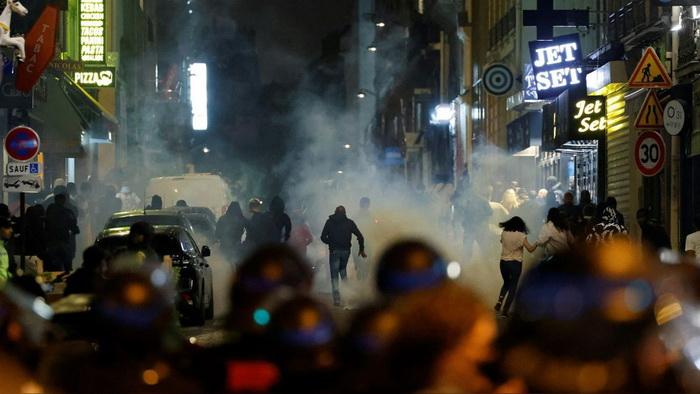 Las leyes europeas permiten bloquear redes sociales en caso de protestas masivas