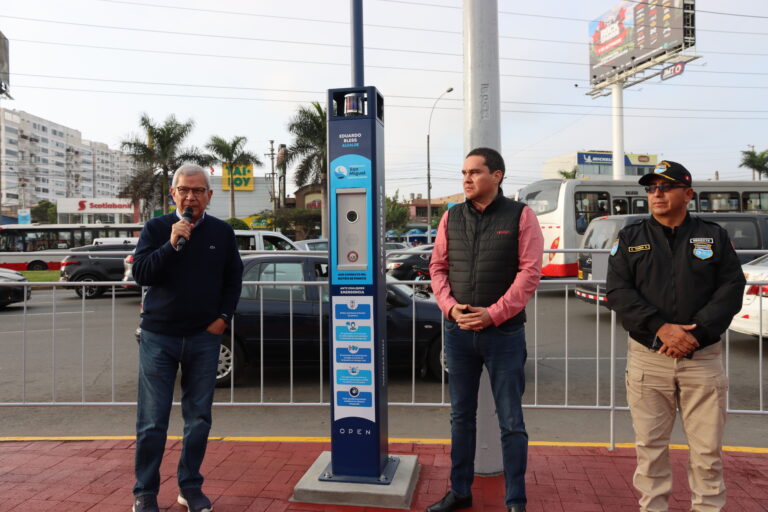 Alcalde Eduardo Bless presentó nuevo botón de pánico para la seguridad y salud de todos los vecinos