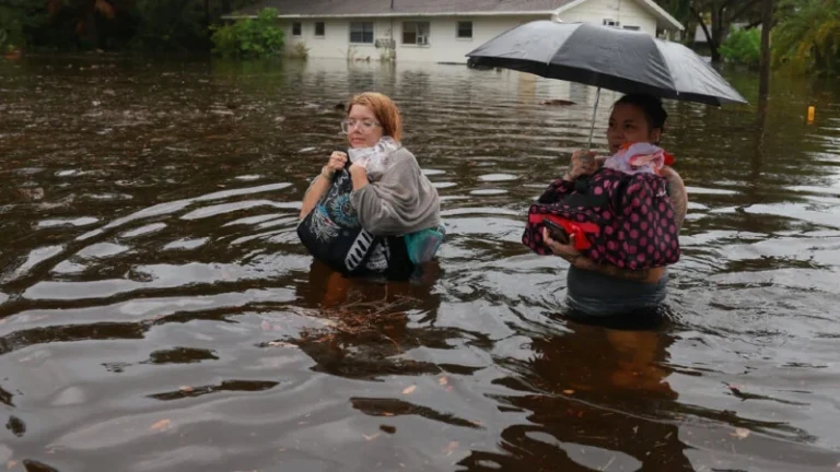 Florida evalúa los daños tras el paso de Idalia, que avanza por el sudeste de EE. UU.