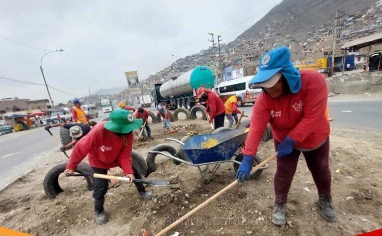 Pobladores del AH. Los Jardines de Carabayllo agradecen al alcalde Pablo Mendoza la construcción de escaleras y muro de contención en su zona.