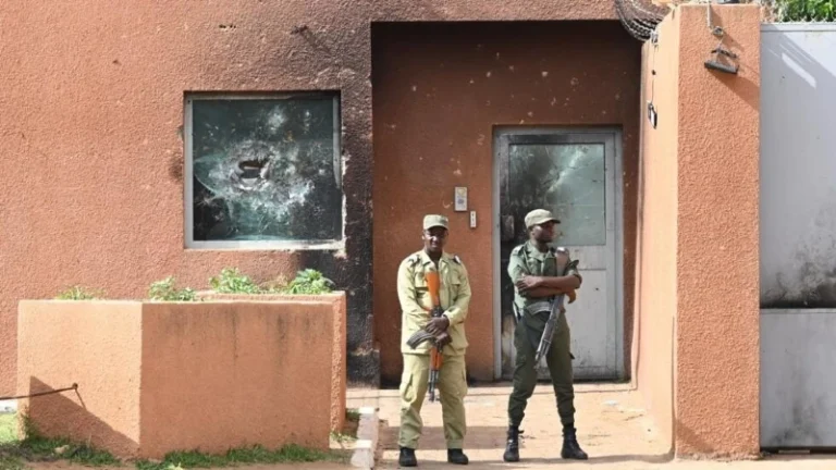 Níger: la junta militar ordena, de nuevo, la expulsión del embajador francés