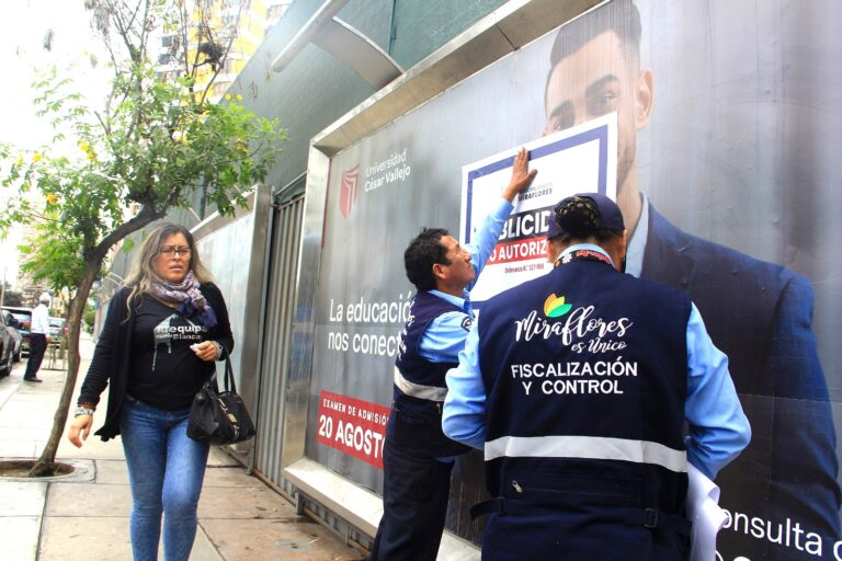 Se identificaron 38 avisos publicitarios monumentales sin autorización e inseguros en Miraflores