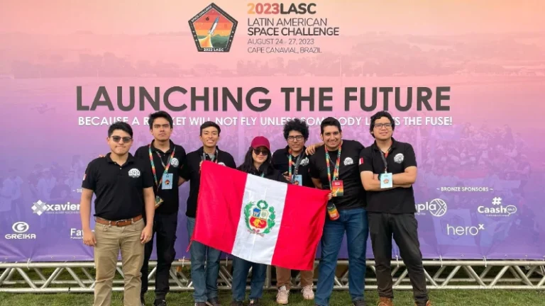 Estudiantes peruanos son premiados por robot para explorar zonas de difícil acceso