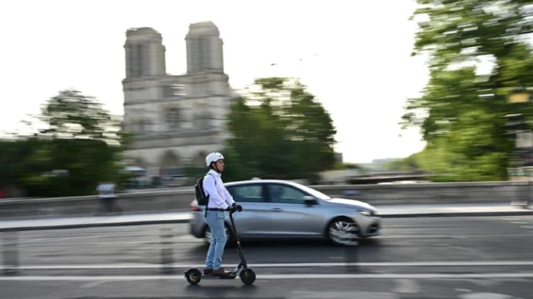 París se despide de las «molestas» patinetas eléctricas de alquiler