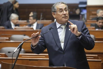 Presentan moción de censura contra ministro de Energía y Minas, Óscar Vera