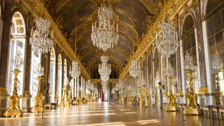 Palacio de Versalles, el tercer sitio turístico más visitado de Francia cumple 400 años