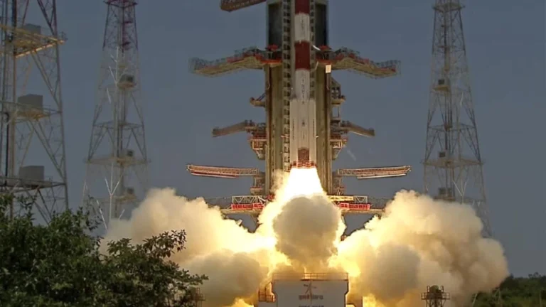La India lanza una nave espacial para estudiar el Sol tras su exitoso alunizaje