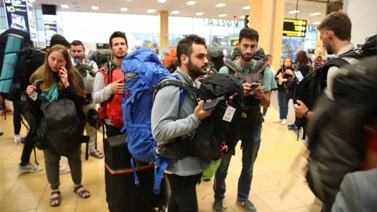 Jóvenes israelíes que viajaban por Latinoamérica parten de Lima para unirse a su Ejército