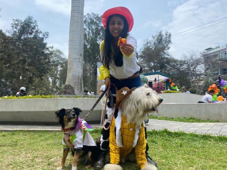 Petween: Mascotas celebraron halloween con singular concurso de disfraces en San Isidro