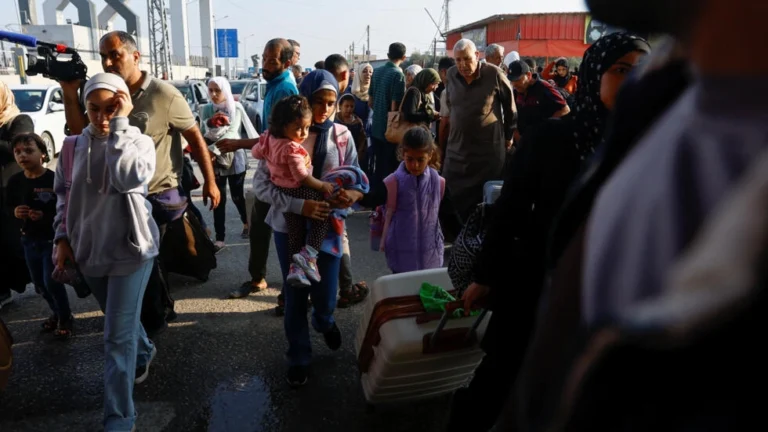 Siguen las evacuaciones desde Gaza hacia Egipto; la cifra de palestinos muertos sube a 9.000