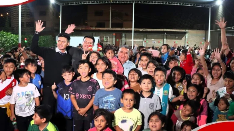Alcalde de Carabayllo Pablo Mendoza celebró la navidad a más de 5 mil niños