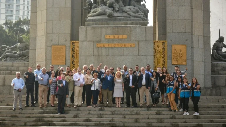 Municipalidad de Jesús María devela puertas del monumento a los héroes del 41