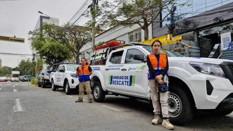 Miraflores incorpora dos vehículos equipados para fortalecer la respuesta rápida ante emergencias o desastres