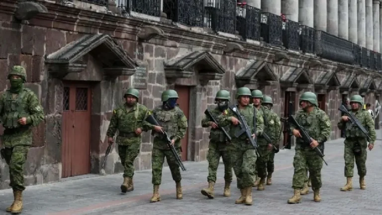 Ecuador: militares piden a ciudadanos donar alimentos crudos por temor a posible contaminación