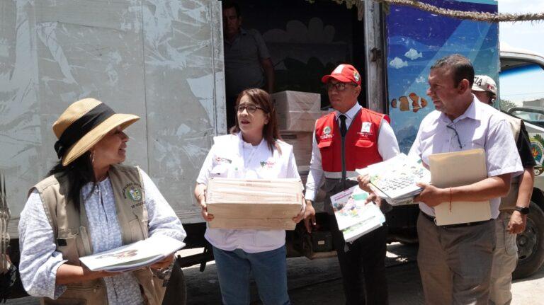 Ministra de Educación supervisa entrega de material educativo en colegio emblemático de Ocucaje, Ica