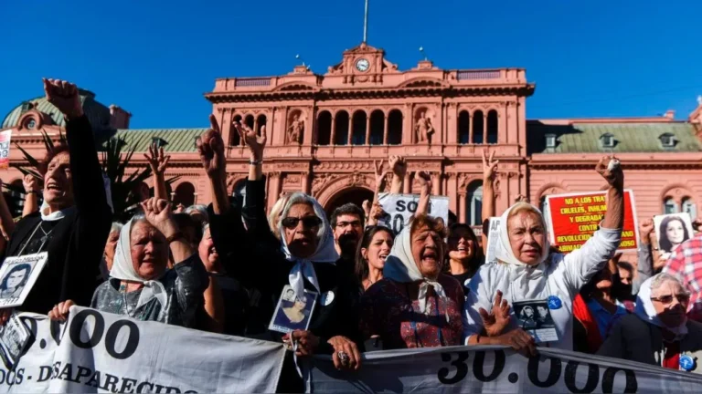 Javier Milei cancela el programa de Madres de Plaza de Mayo en la televisión pública argentina