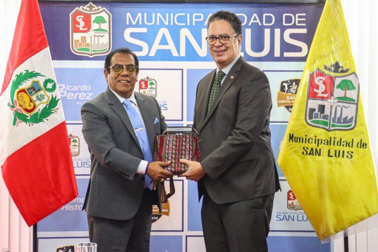 Ilutre visita del embajador y alcaldes de la República Dominicana