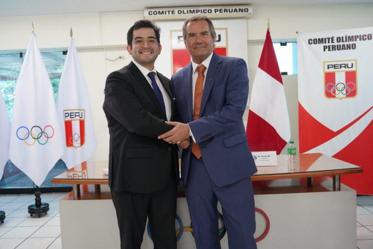 El presidente del Comité Olímpico Peruano, Dr. Renzo Manyari Velazco y el presidente de Panam Sports Neven Ilic en conferencia de prensa