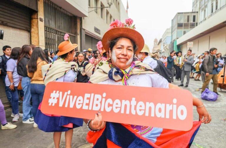 Pasacalle por Bicentenario de la Batalla de Junín en Centro de Lima