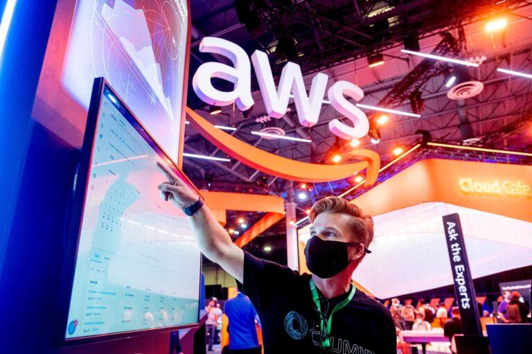AWS anuncia capacitaciones en inteligencia artificial generativa para el sector público