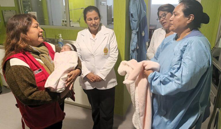 Luisita, la bebé que abandonaron en Jesús María, fue dada de alta en el hospital PNP donde le salvaron la vida