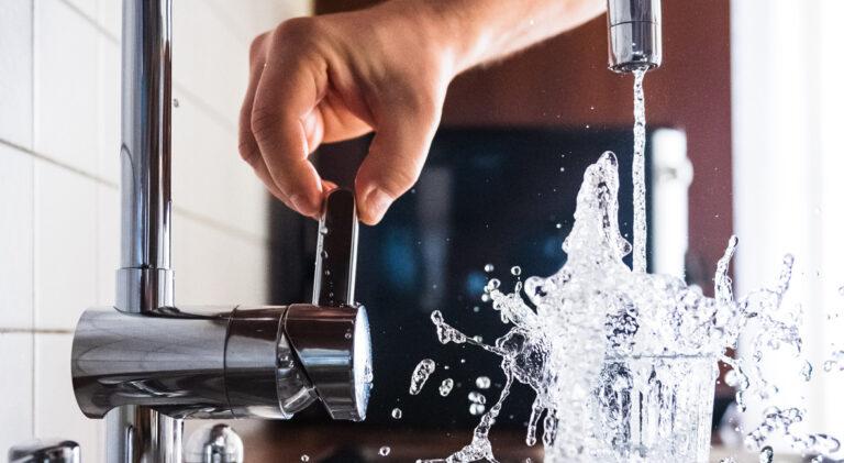 Tarifa del agua potable en debate