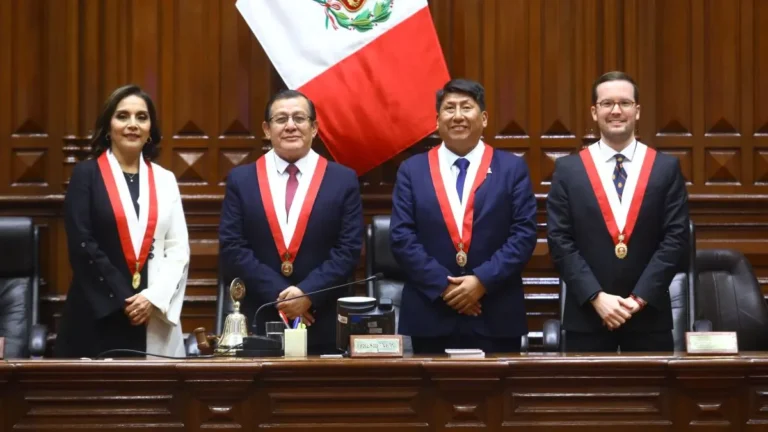 La nueva Mesa Directiva del Congreso, con Eduardo Salhuana a la cabeza