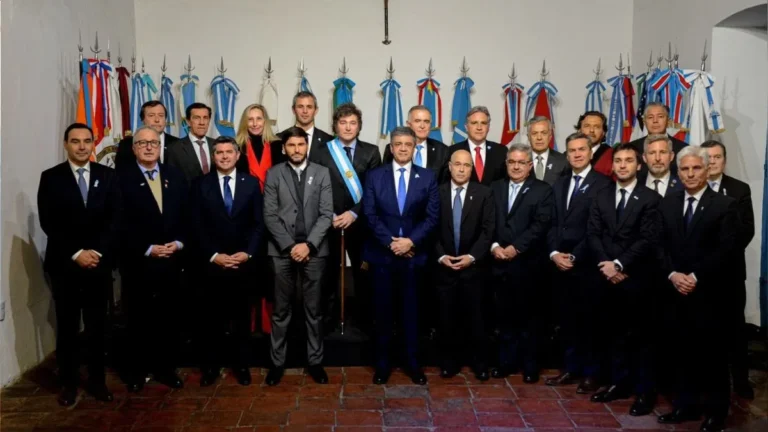 Javier Milei y 18 de 24 gobernadores firman un pacto de diez políticas «refundacionales» para Argentina