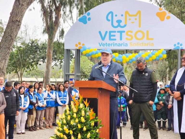 Alcalde de Lima Rafael López Aliaga inaugura moderna veterinaria municipal en el Club Metropolitano Huáscar de Villa El Salvador