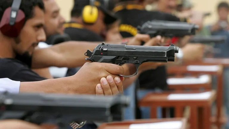 Peruanos aumentan la compra de armas de uso civil por miedo a la inseguridad ciudadana