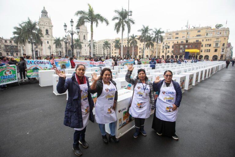 Alcalde entrega 300 congeladoras más las ollitas comunes