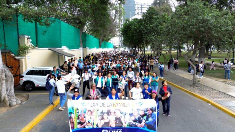 Gran pasacalle por la familia: Desfile por las calles de Lima